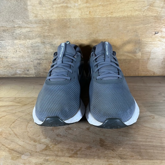 Nike Revolution 5 Womens Size 10 Running Shoes Sneakers Gray White BQ3207-005 - Picture 2 of 8
